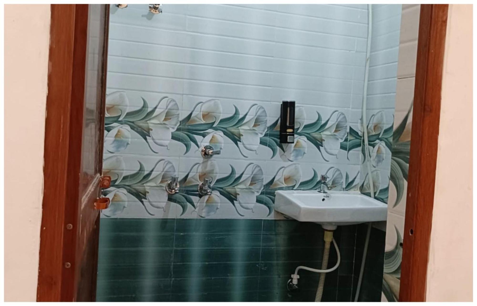 Hotel Aparna Grand Near Ram Janam Bhoomi And Temple - Fully Air Conditioned - Free Wifi Available - Best Budget Hotel In Ayodhya Exterior foto